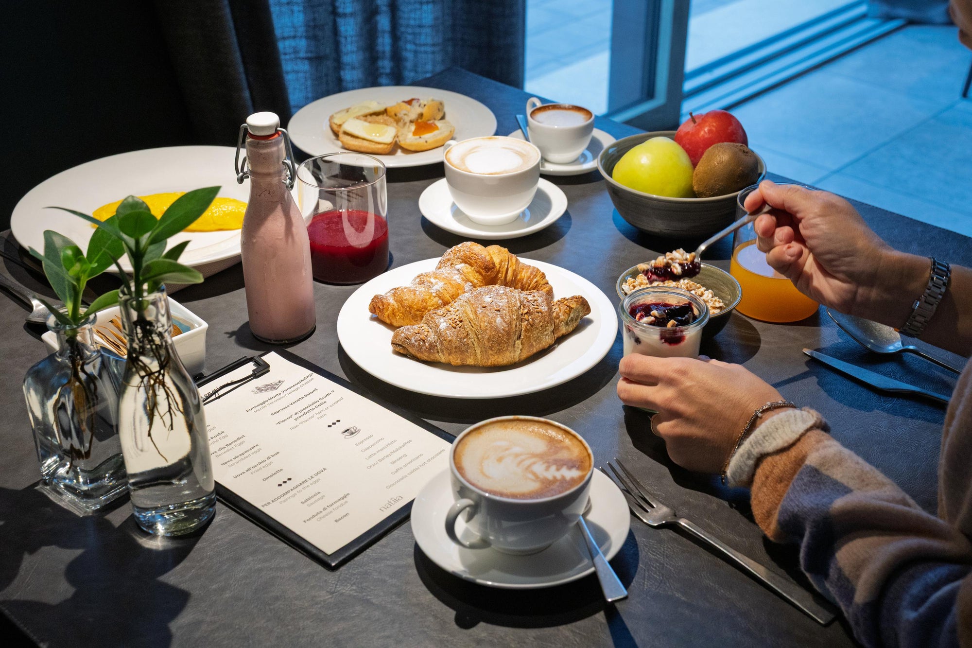 Hotel 5 Stelle con Piscina Spa Lazise Colazioni Bio Wine Relais Natiia Colazione Vista Lago Terrazza Panoramica