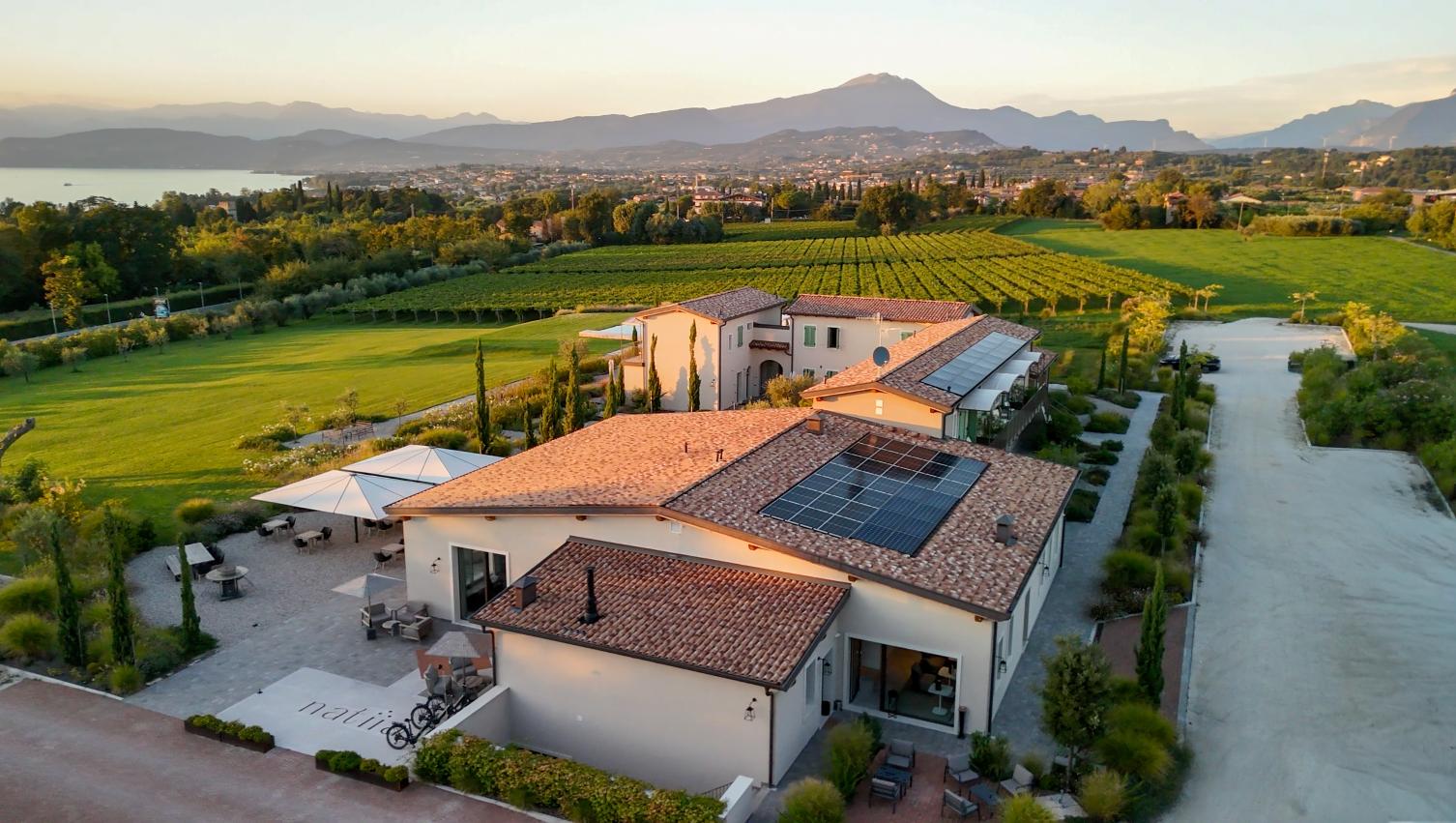 Natiia Hotel con Terrazza Panoramica Ristorante Stellato Vista Lago Lazise Bardolino Garda Villa Bottona